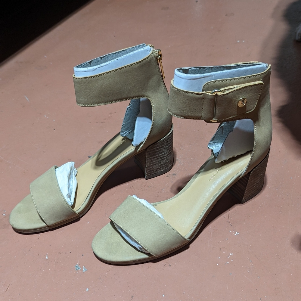 Tommy Hilfiger Charlot Heels 7.5M Tan